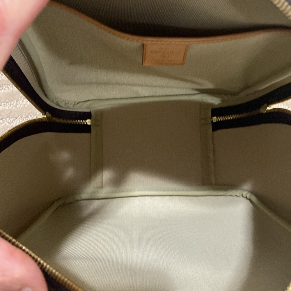 Authentic LV excursion bag - Picture 9 of 9